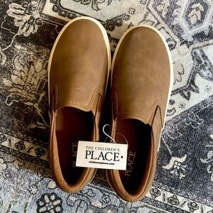 New with tag children’s place flat shoes for boys size 3